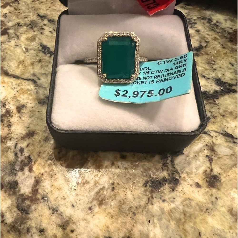 14kt gold Effy Diamond and green Onyx ring